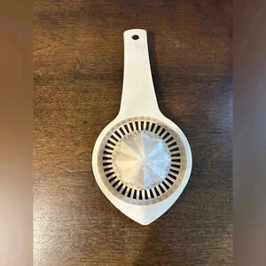 Vintage EKCO Handheld Citrus Juicer, 8 Inch, Plastic, Beige Tan No flaws noted